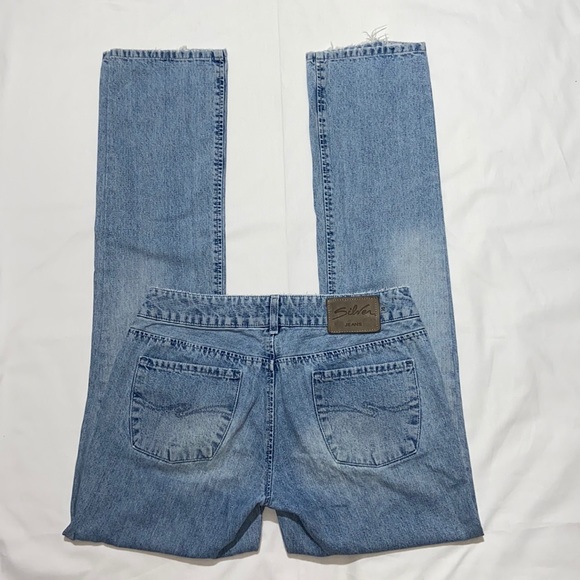 Silver Clothing Company Jeans. Size tags says 30x34 But measured at 35 in inseam - Picture 3 of 12